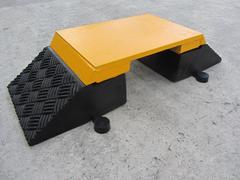 R350 Steel Topped Hose and Cable Ramp (820 x 290 x 165mm)