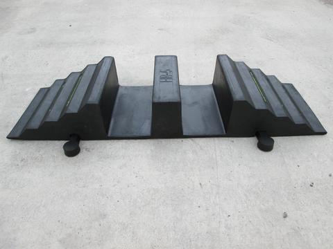 R235 2 Channel Hose and Cable Ramp (980 x 290 x 135 mm)