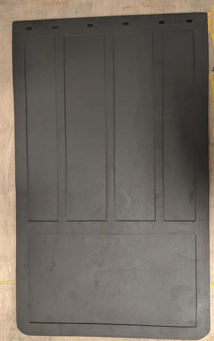 R830 Mud Flap (559 x 914 mm)
