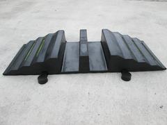 R229 Rubber Hose and Cable Ramp (820 x 310 x 102 mm)