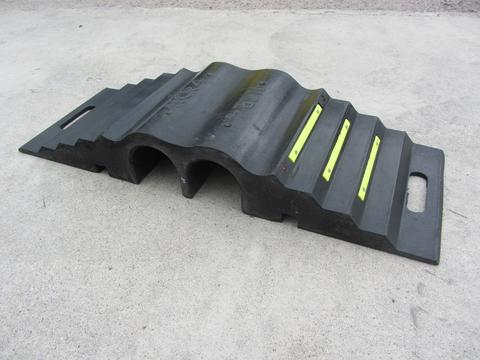 R228 2-Channel Cable Ramp (850 x 300 x 125 mm) — Rubber.co.uk