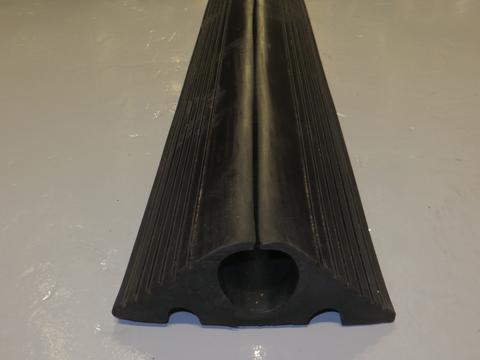 R220 Rubber Cable Protector (165 x 55 x 4000 mm)